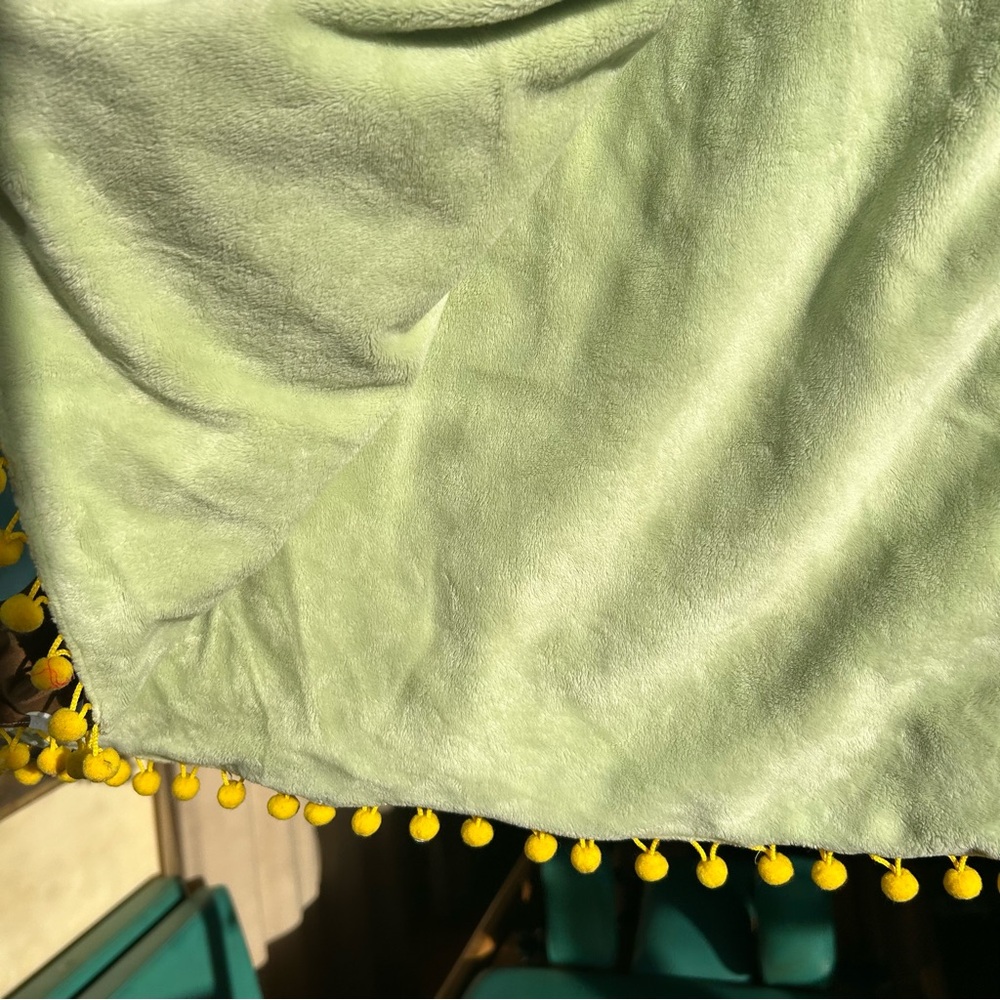 Green aloha print beach blanket - Picture 11 of 14